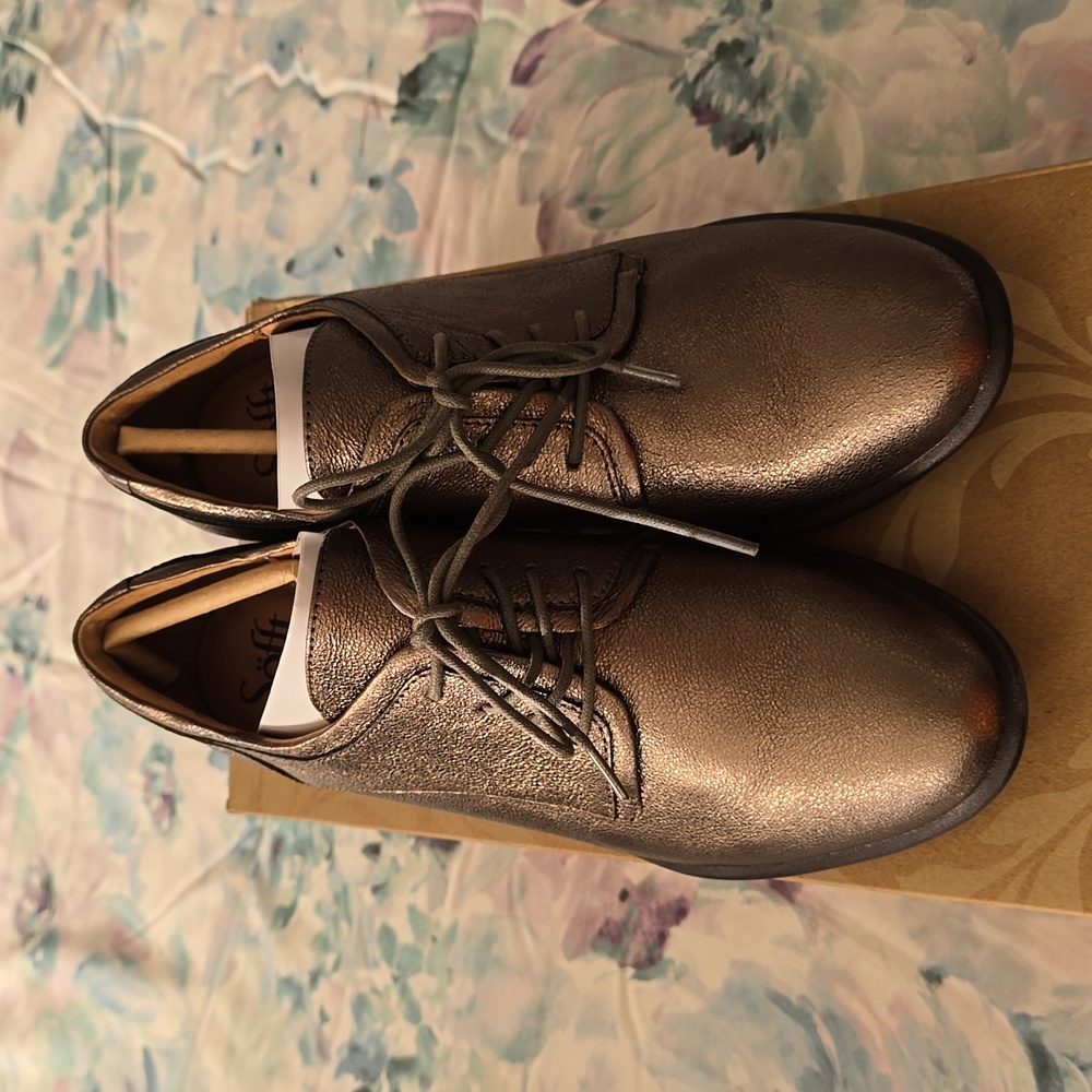 New Women's Copper Color Sofft Brand Casual/dress shoe. Leather Size 9 medium